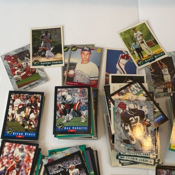Large Bundle‎ Sports Baseball Football Hockey Classic Cards - Picture 4 of 4